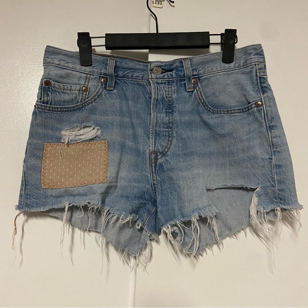 Levi's Patched 501 Cut Off Denim Jean Shorts Size 28 - Picture 2 of 9